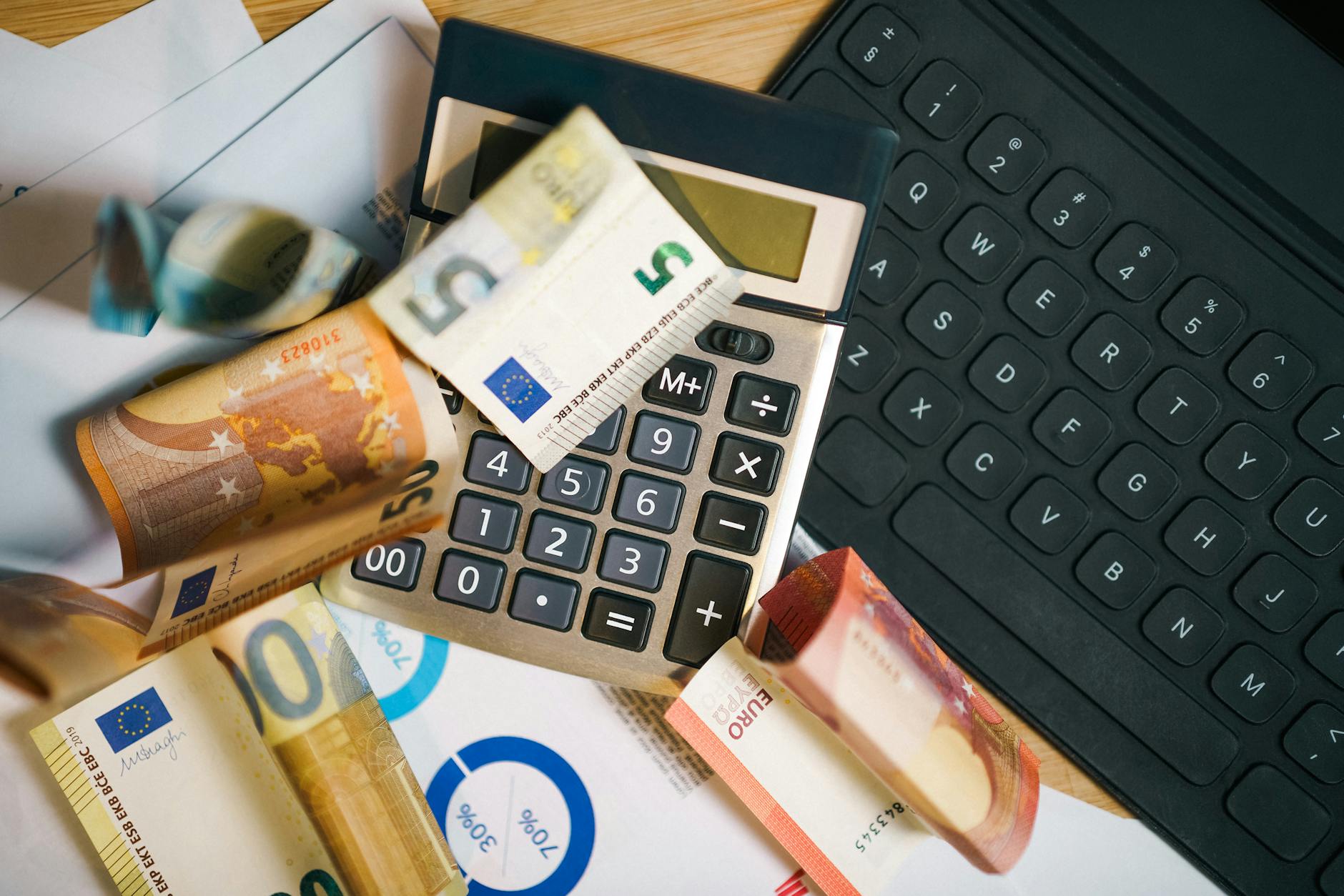 Precios mensuales de alquiler de computadores en Cali: comparativa por perfil de usuario