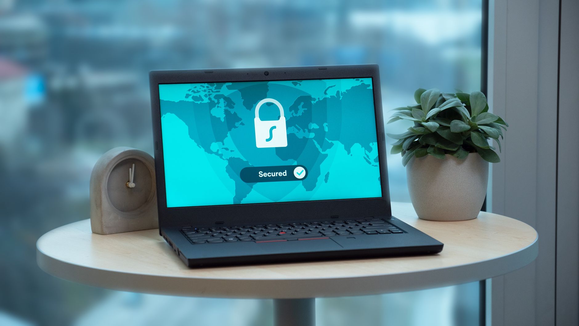 Por Qué el Antivirus Doméstico Destruye la Seguridad de tu Empresa en Cali