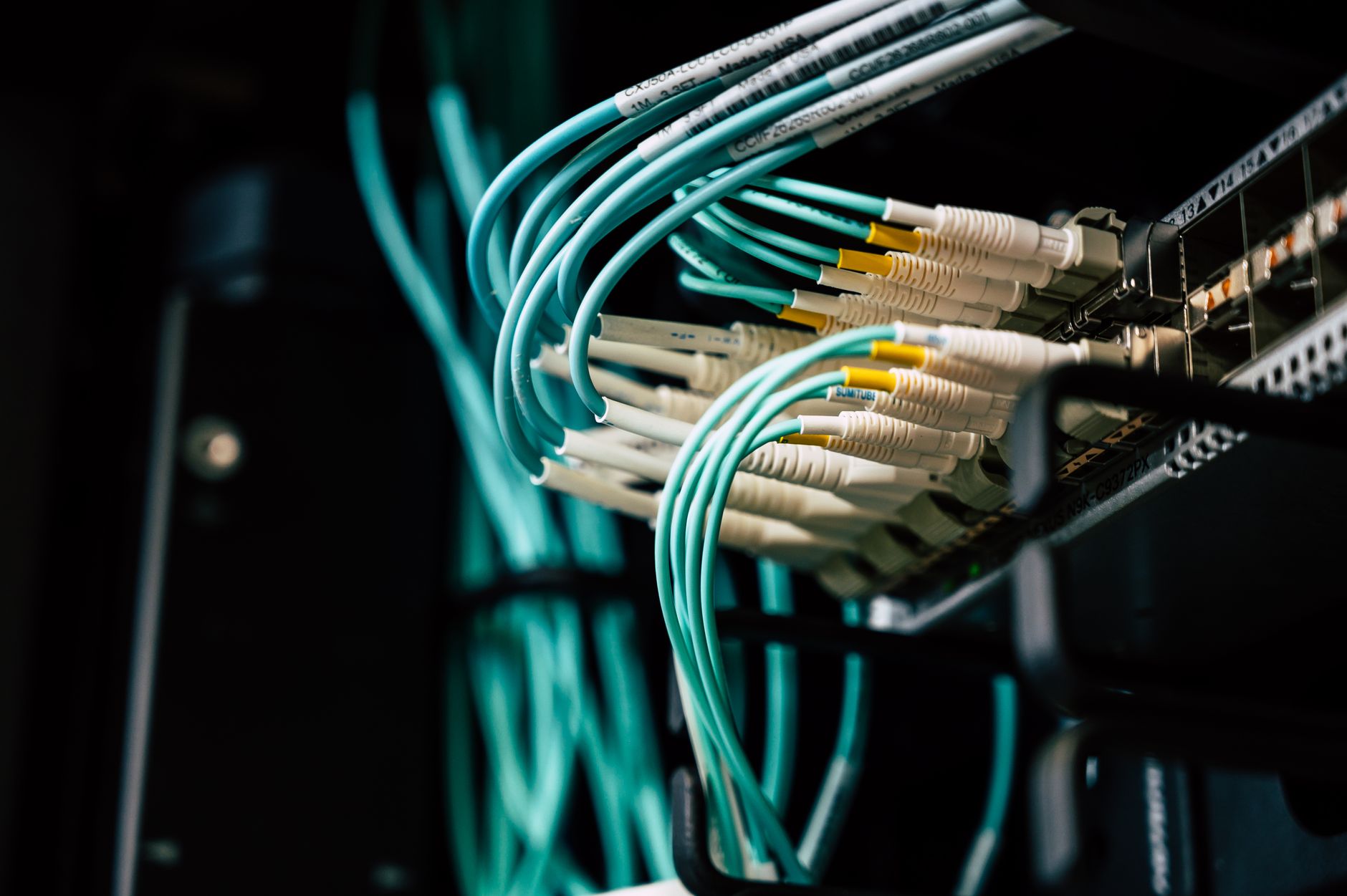 Integración con equipos activos: redes UniFi, Cisco y Fortinet sobre infraestructura certificada