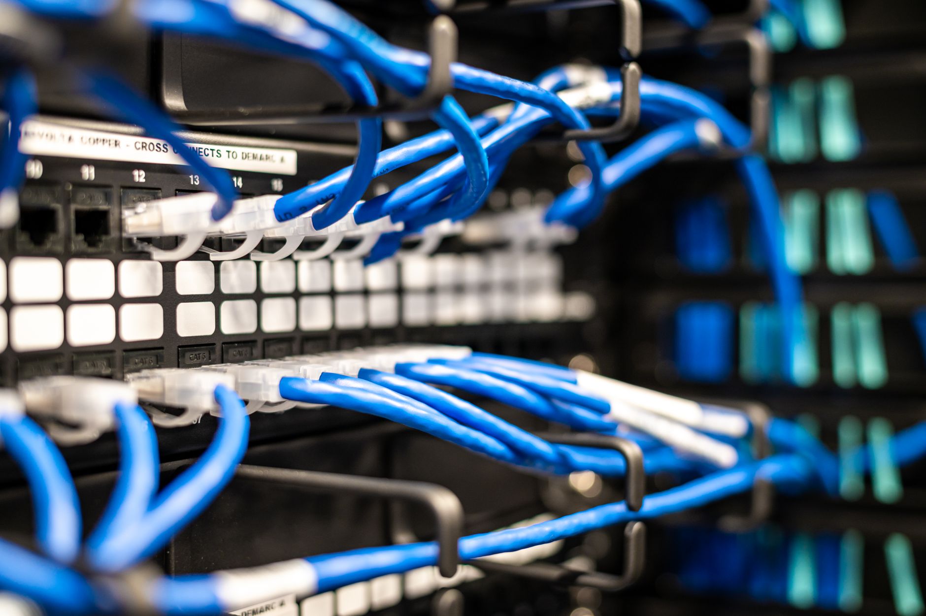 Cat6 vs Cat6A: cuál necesita realmente tu empresa en Cali