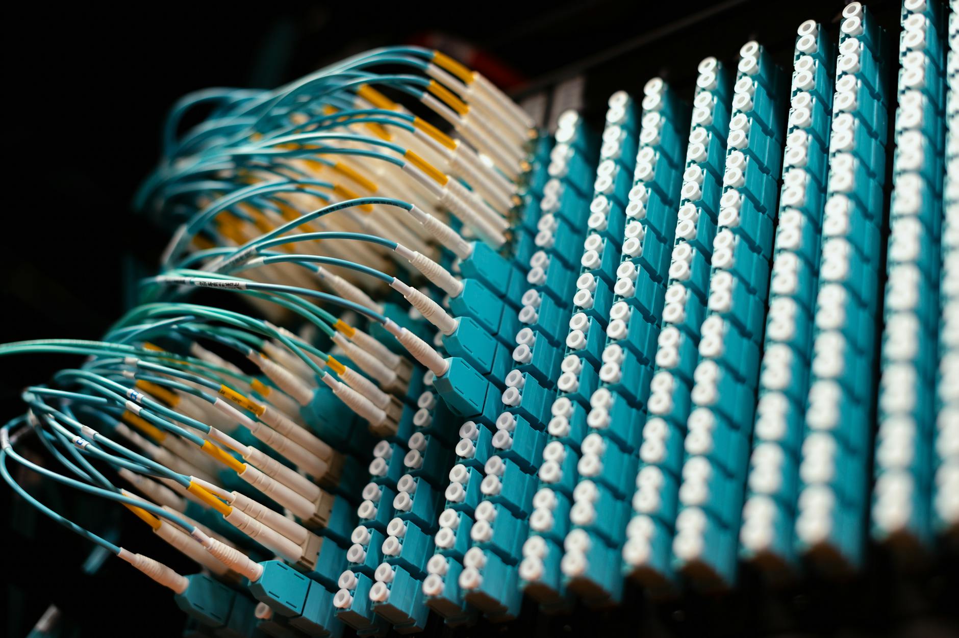 Errores críticos en instalaciones de cableado que destruyen tu inversión