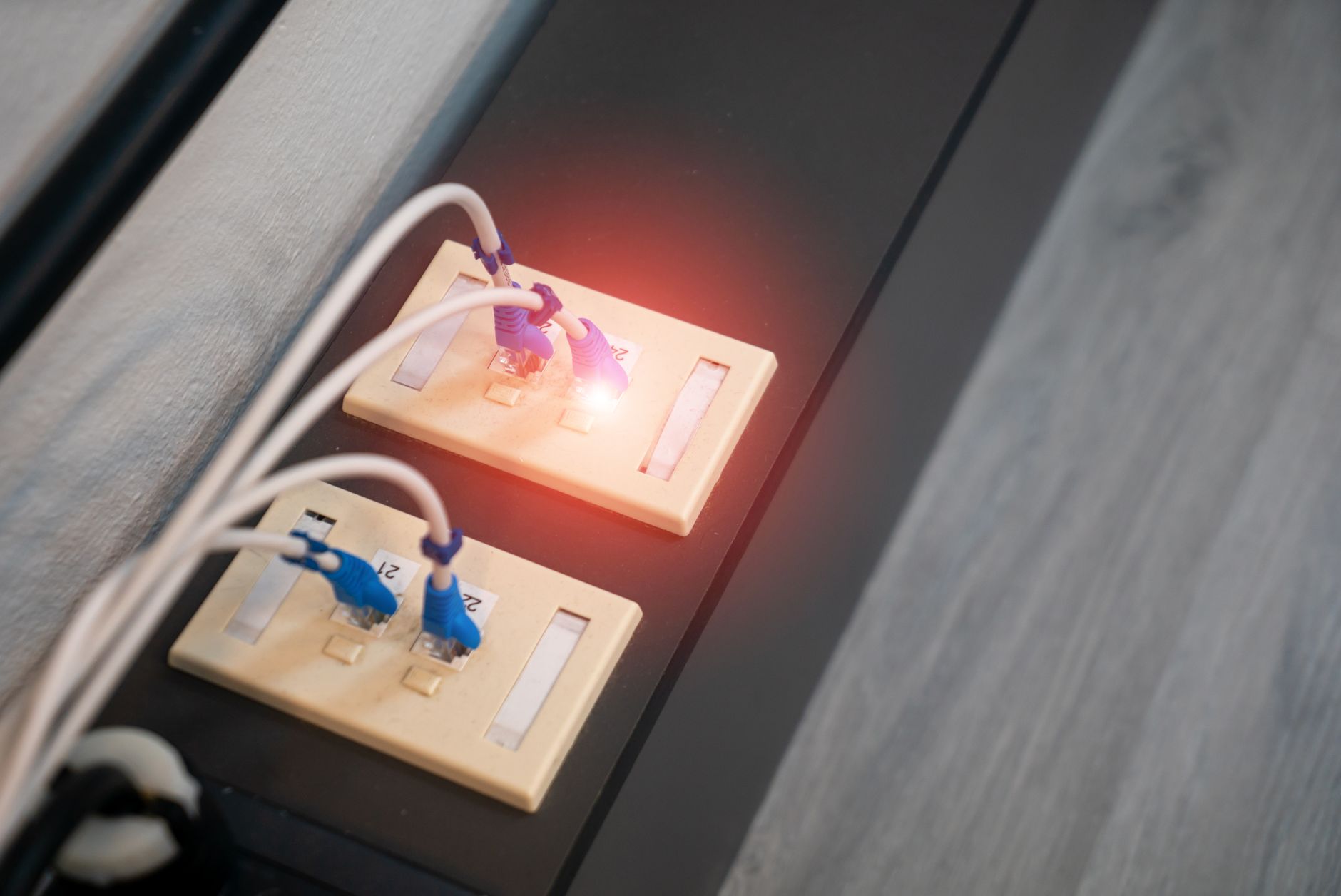 Por qué el diseño previo define el 80% del rendimiento de tu red UniFi