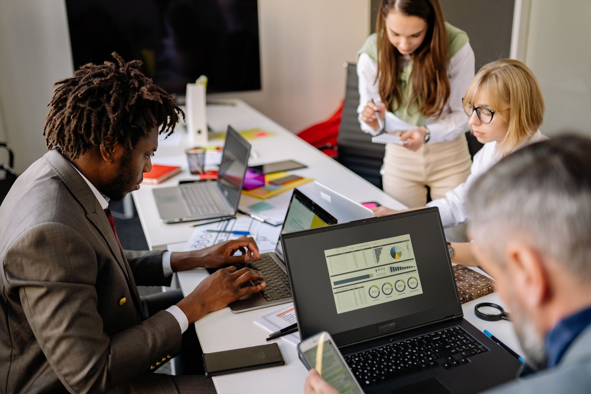 Cómo Iniciar el Renting de Laptops en tu Empresa en Cali: Pasos Concretos