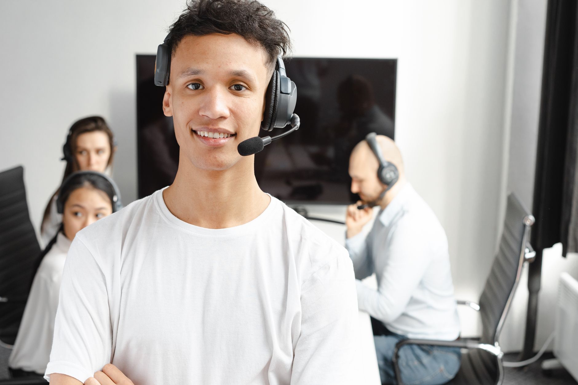Outsourcing TI en Cali: Cuándo Tercerizar es Más Rentable que Tener Equipo Interno